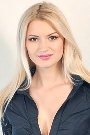 Alina Kharkov 385937